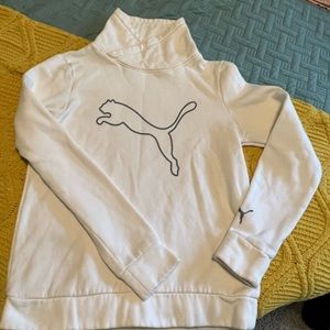 PUMA SWEATER.NWT